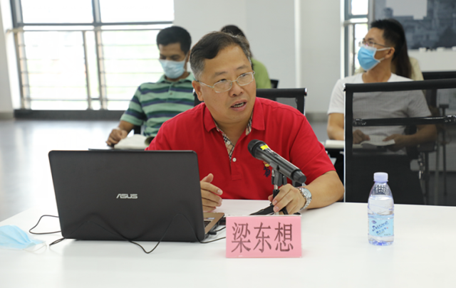 中共開平市委黨校校委、講師梁東想授課