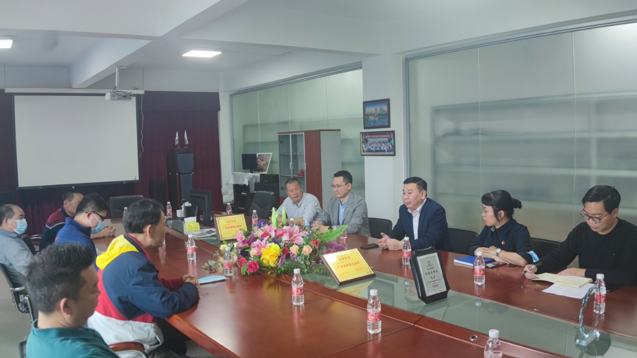 2聯(lián)合龍勝商會與轄區(qū)腳輪、汽配代表企業(yè)開展行業(yè)座談會，交流行業(yè)發(fā)展趨勢和產(chǎn)業(yè)發(fā)展升級思路.jpg