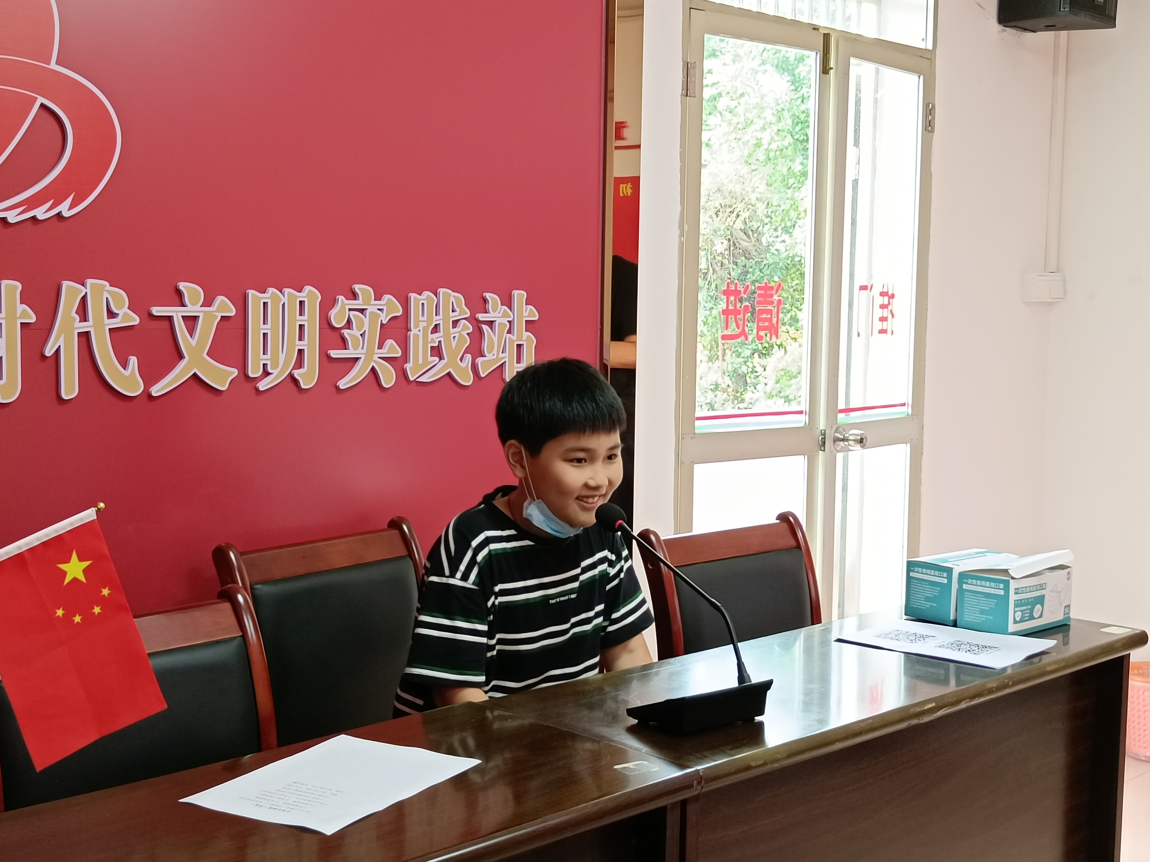 4同學們上臺朗誦各經典詩詞、詩歌.jpg