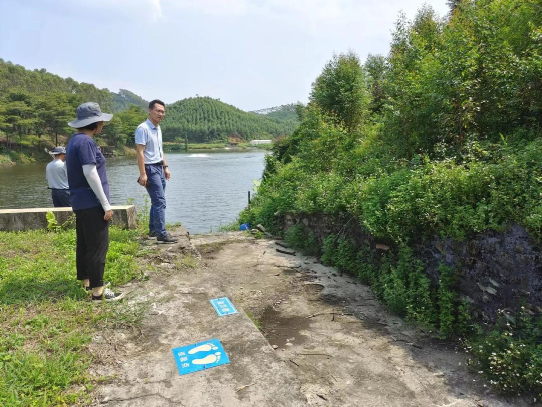 4深入排查轄區(qū)水庫、山塘，提前排洪騰出足夠庫容.png