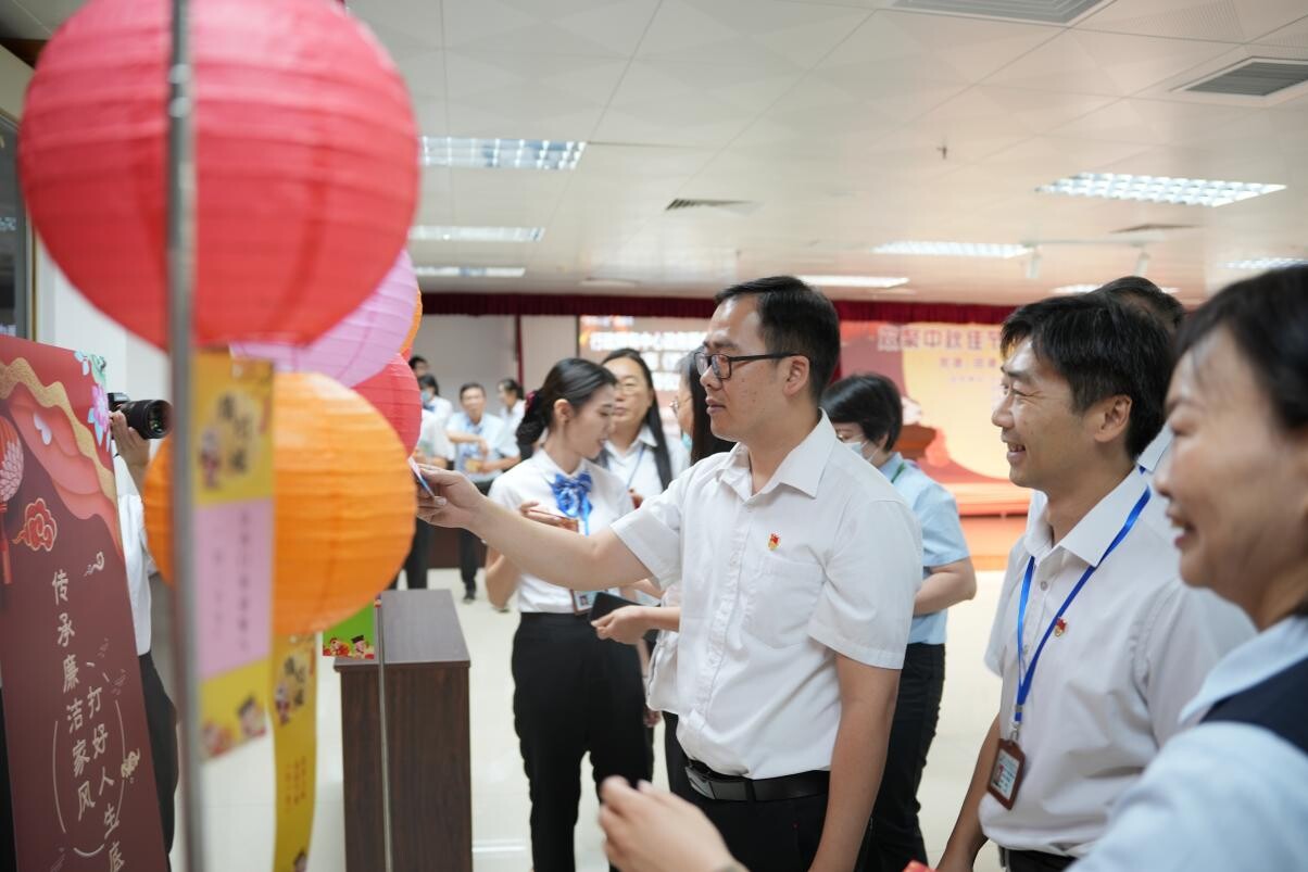 歡聚中秋佳節(jié) 政銀共譜未來(lái)--開(kāi)平市政務(wù)服務(wù)數(shù)據(jù)管理局舉辦黨建、團(tuán)建、工會(huì)共建活動(dòng)_3