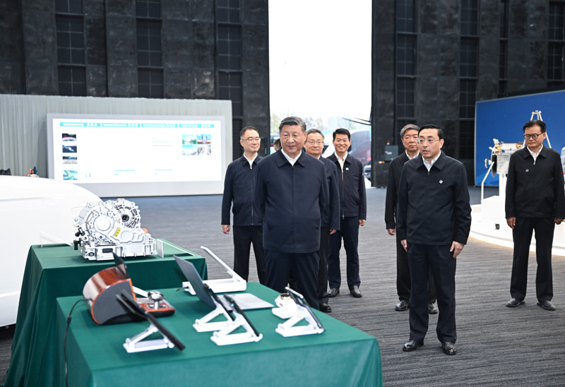 10月17日至18日，中共中央總書記、國家主席、中央軍委主席習近平在安徽考察。這是17日下午，習近平在合肥濱湖科學城察看安徽省重大科技創(chuàng)新成果集中展示。