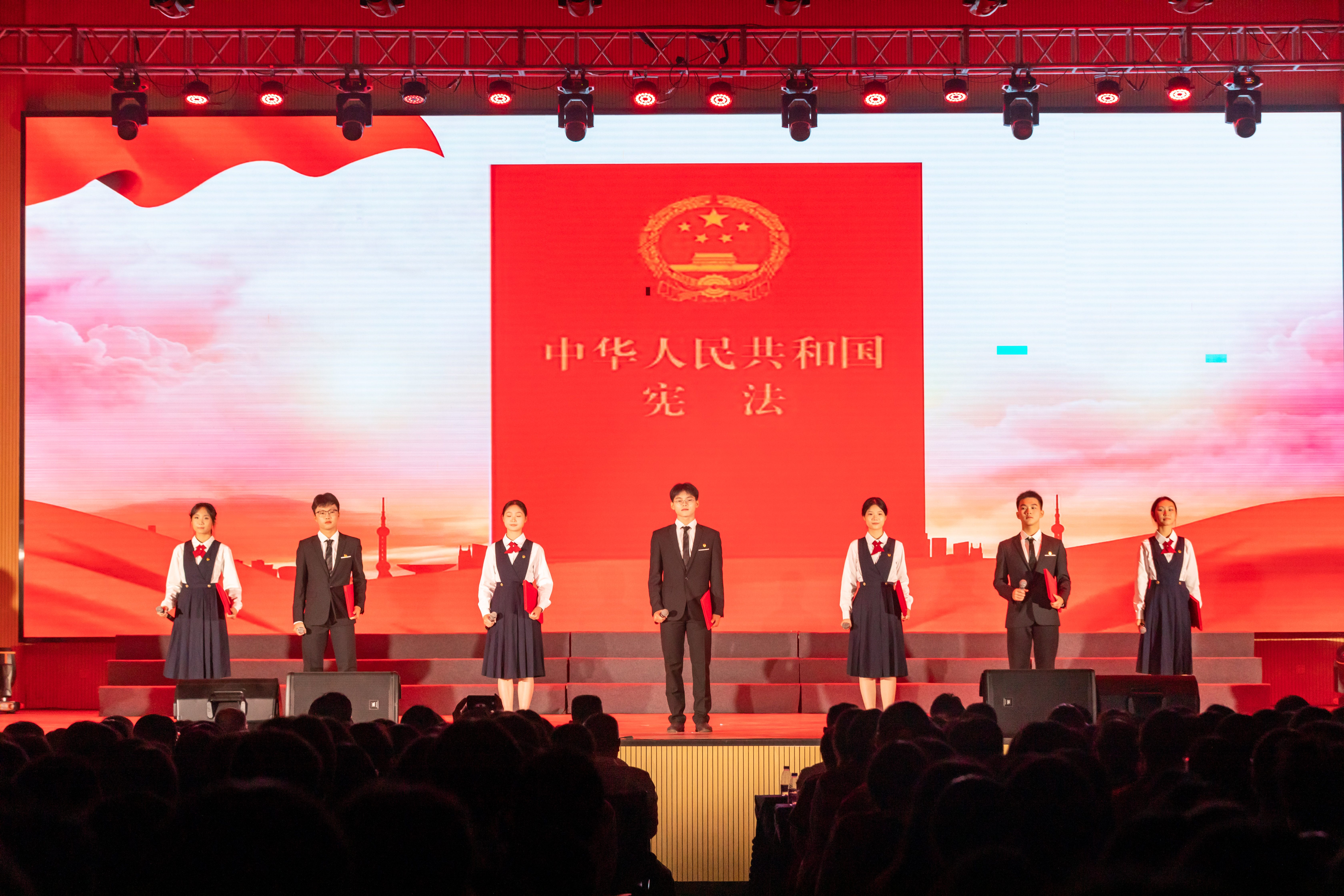 10.朗誦《尊法守法，法在我心中》.jpg
