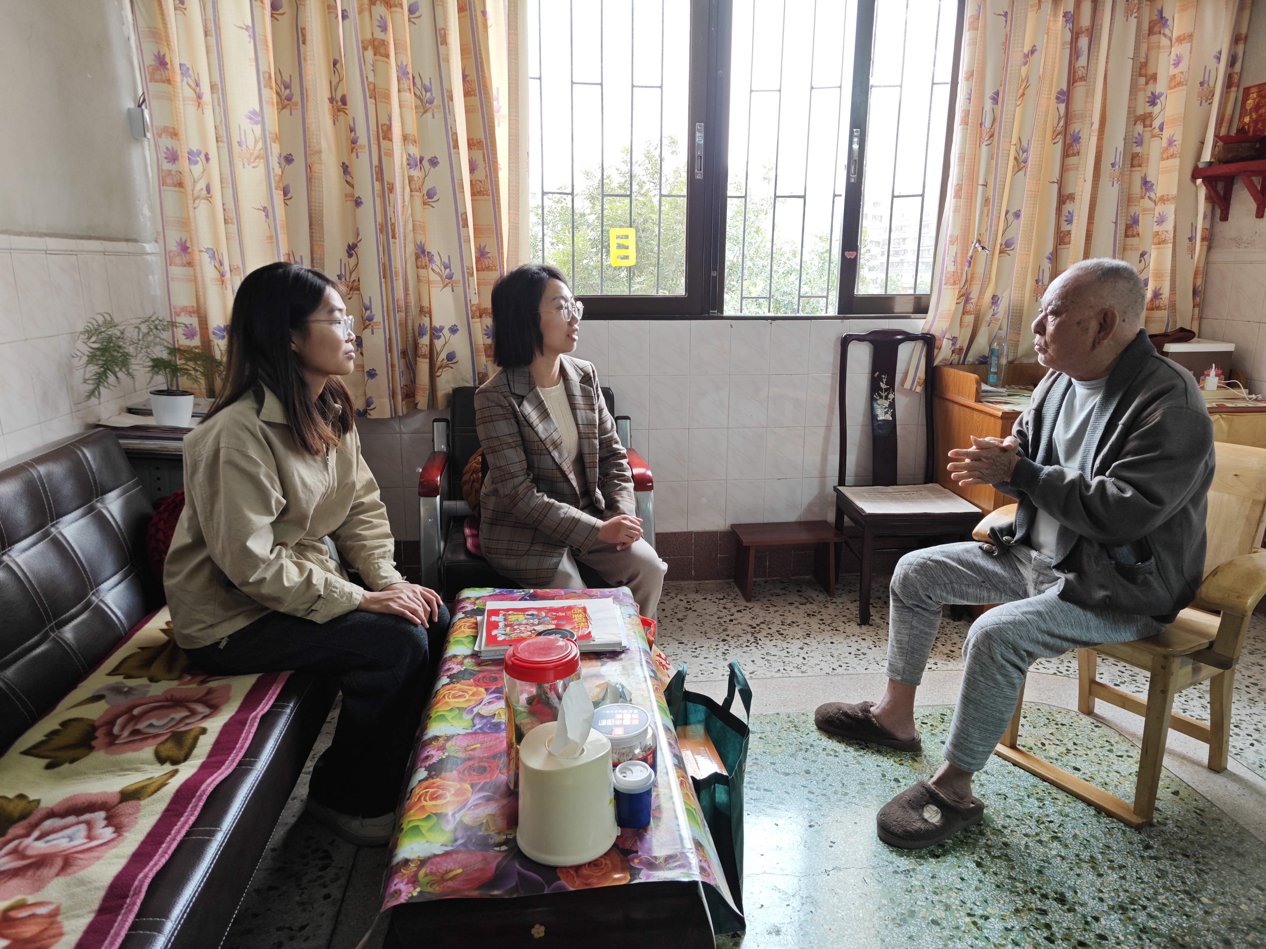 新春慰問(wèn) 情暖人心 開(kāi)平市人社局走訪慰問(wèn)困難黨員和老黨員